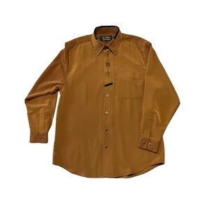 Go Italy Men’s Collection Buttondown Shirt with Embroidered Detailing
